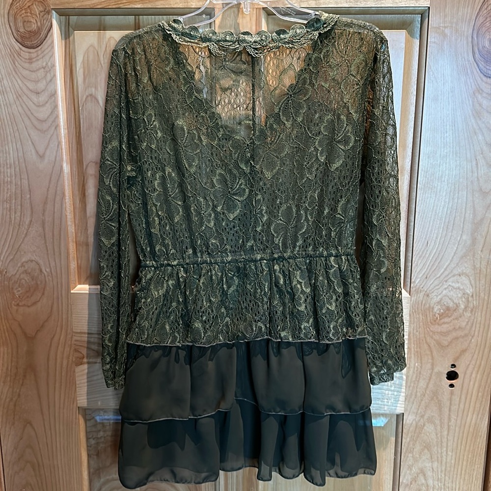 Green Lace Ruffle top - Picture 2 of 3